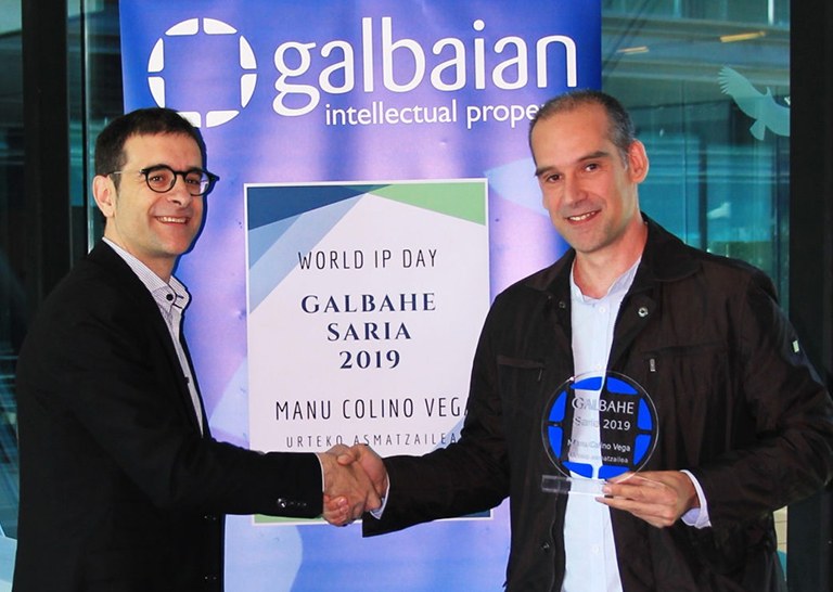 Manu Colino Vega from ULMA Construction receives the GALBAHE Inventor of the Year award