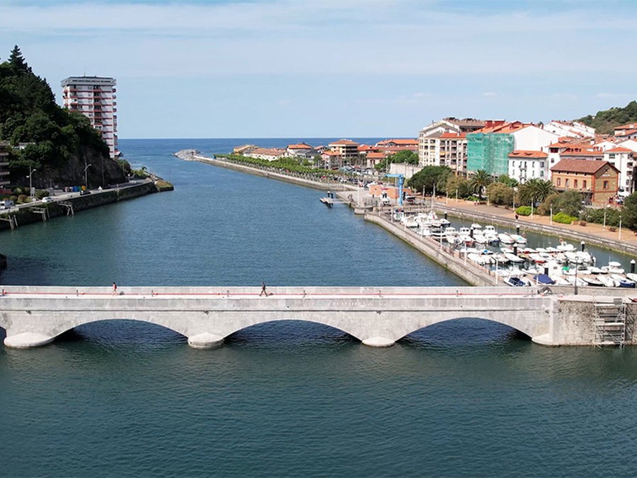 Reconstruction of the Deba Bridge: ephemeral engineering in the service of historical heritage