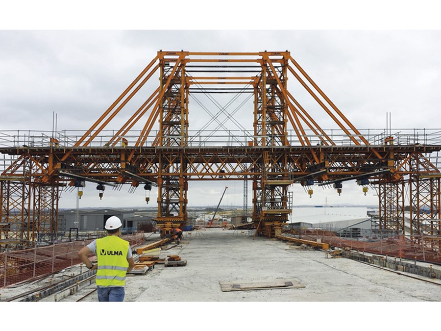 The Bay of Cadiz Bridge, a large-scale and technically demanding project