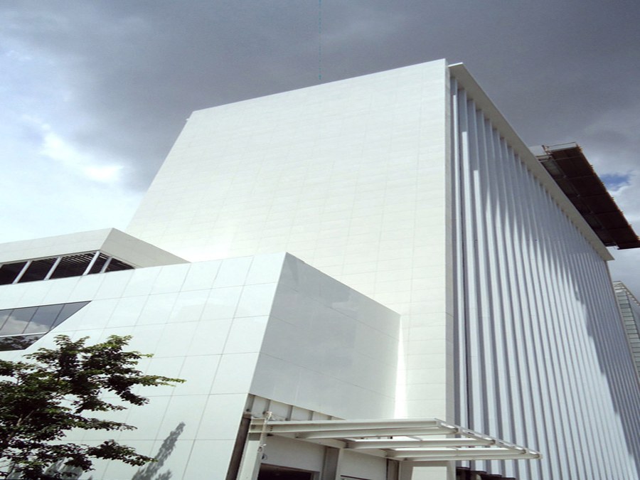 ULMA Ventilated Facades guarantee beauty and uniformity for the Porto Seguro Theatre in Brazil