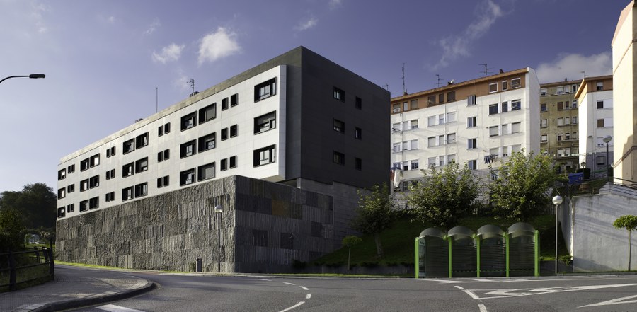 ULMA ventilated facades in new San Juan de Rompeolas properties