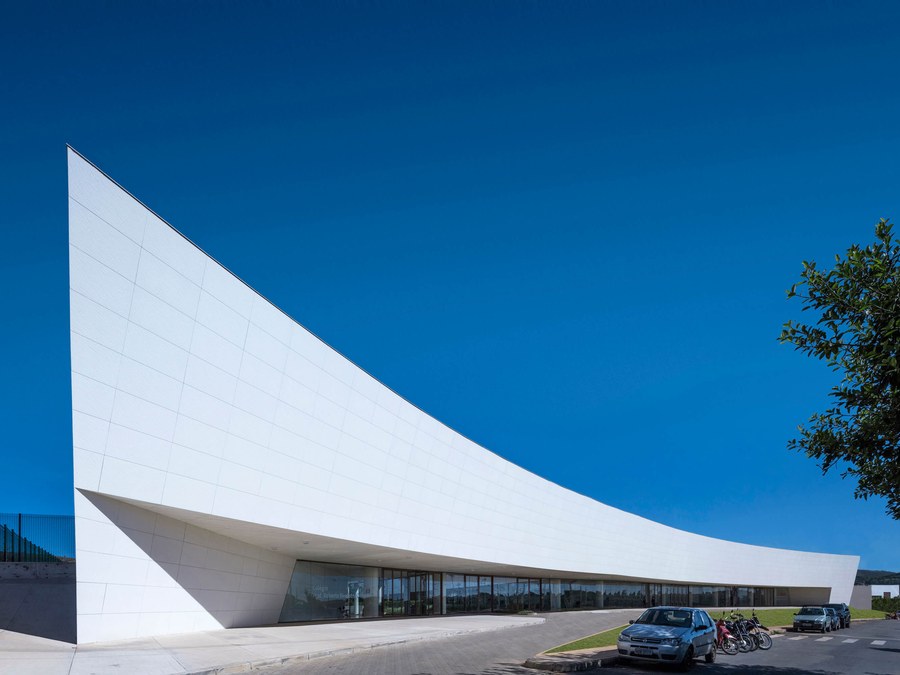 12.000 m2 de FACHADA VENTILADA ULMA en la Fundación Zerrenner de Brasil