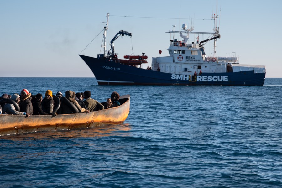 Charla y exposición en ULMA sobre la crisis humanitaria en el Mediterráneo