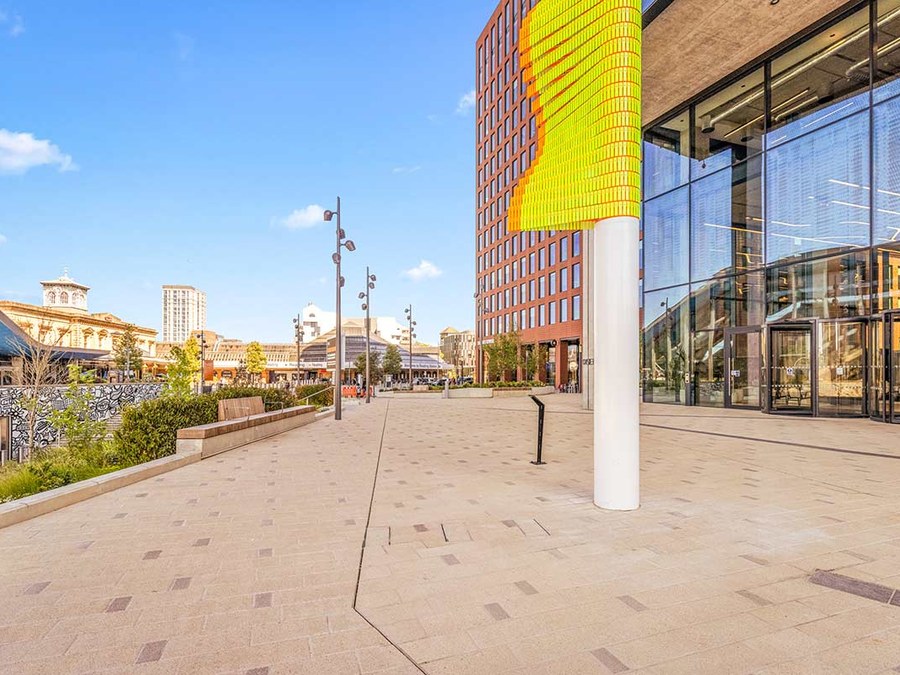 Drenaje discreto que respeta el diseño urbano en Reading, Reino Unido