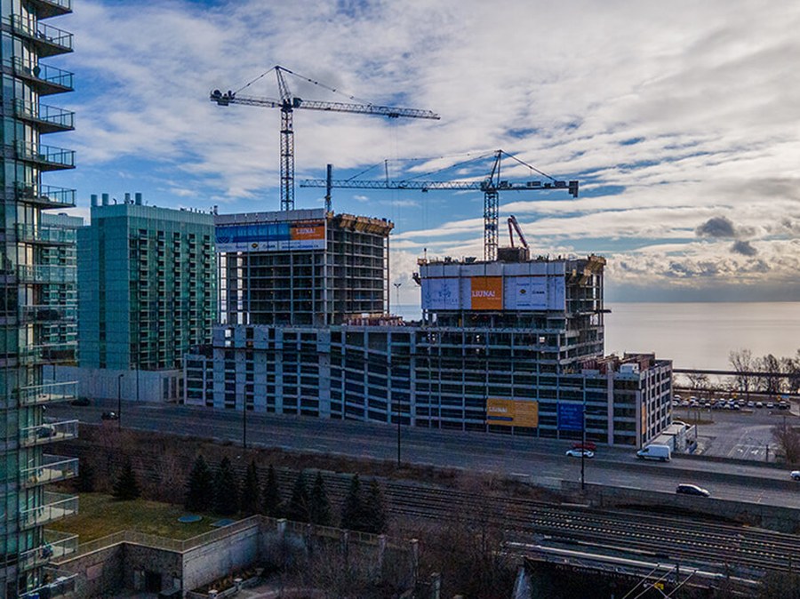 El encofrado HWS garantiza la seguridad en la construcción del complejo Mirabella, Canadá
