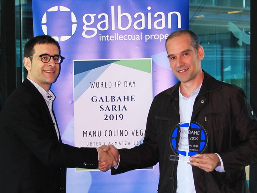 Manu Colino Vega de ULMA Construction recibe el premio GALBAHE al inventor del año