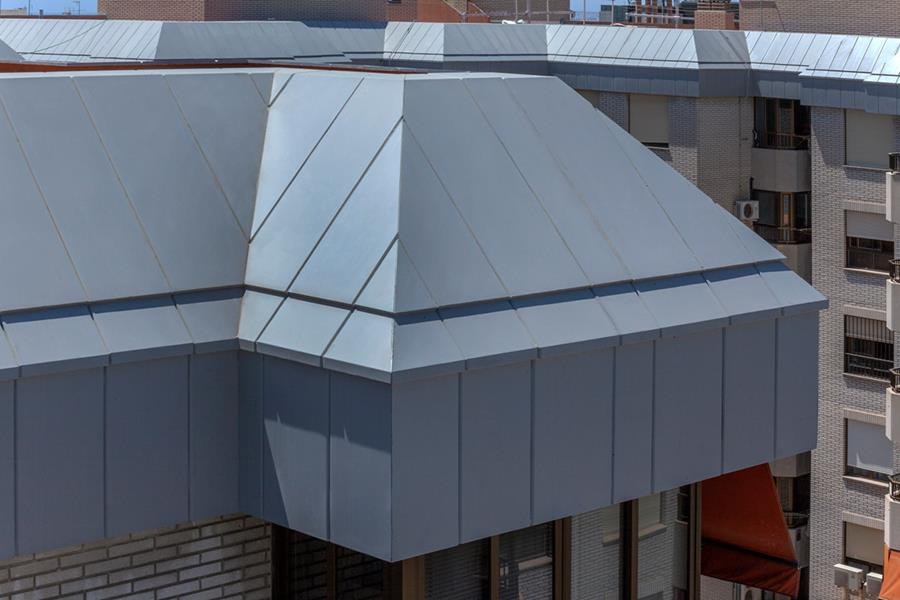 Precisión y durabilidad en la rehabilitación del edificio Maristas de Alicante