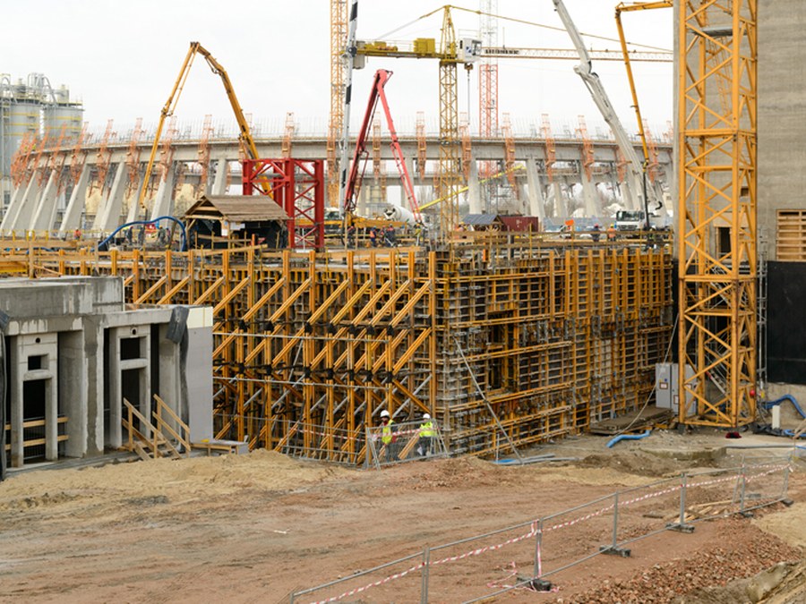 Soluciones ULMA Construction en la Central Eléctrica de Kozienice, Polonia