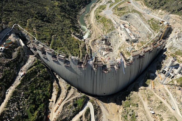 ULMA Construcción culmina la presa más grande de Portugal