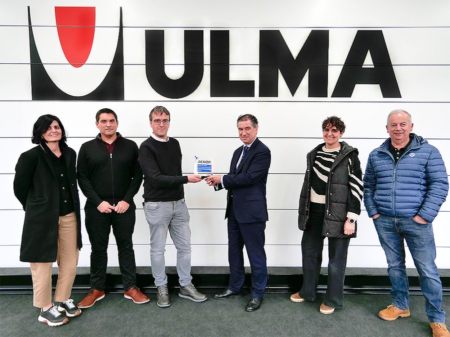 ULMA Construction recibe la placa conmemorativa de la mano de AENOR