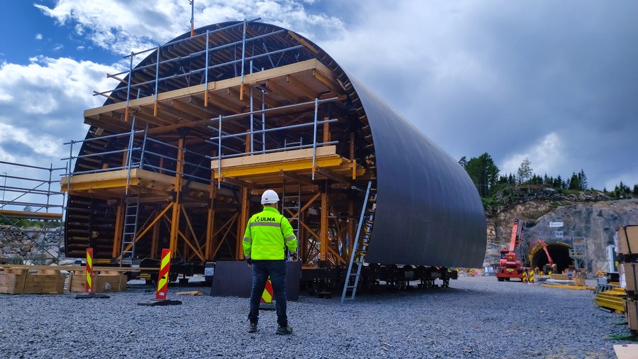 Bi tunel faltsu berri Norvegiako E18 autobidean