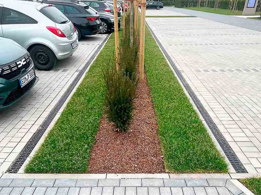 Drainatze efizientea Alemaniako Lemabri jatetxeko aparkalekuan