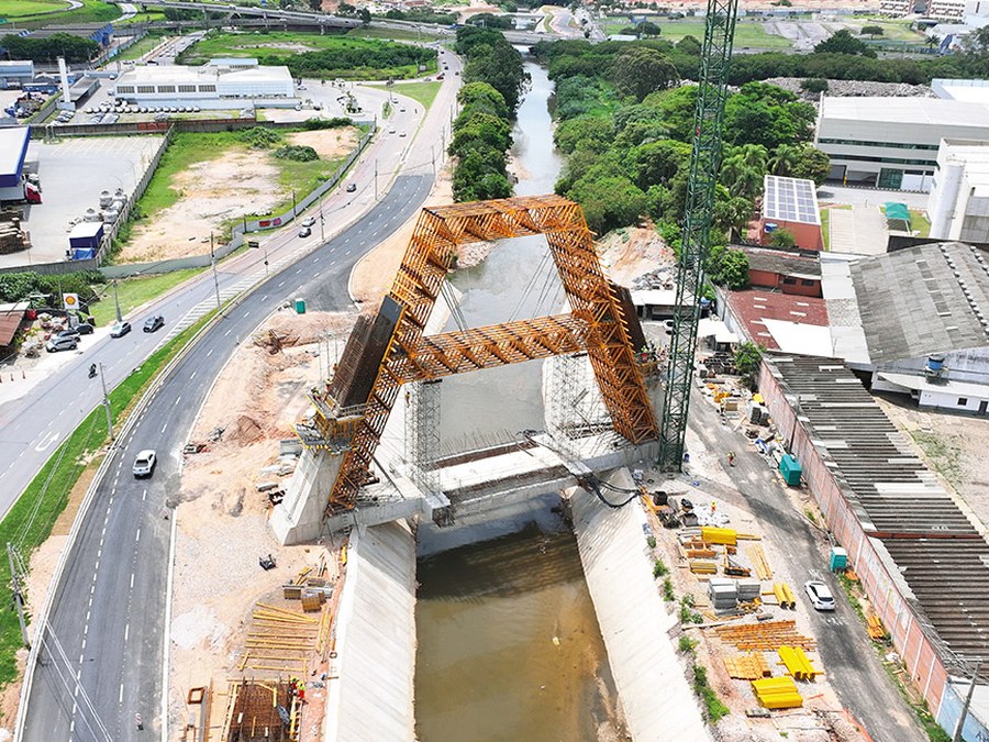 ULMAk Brasilgo Jundiai ibaiaren gaineko zubiaren eraikuntzan parte hartzen du